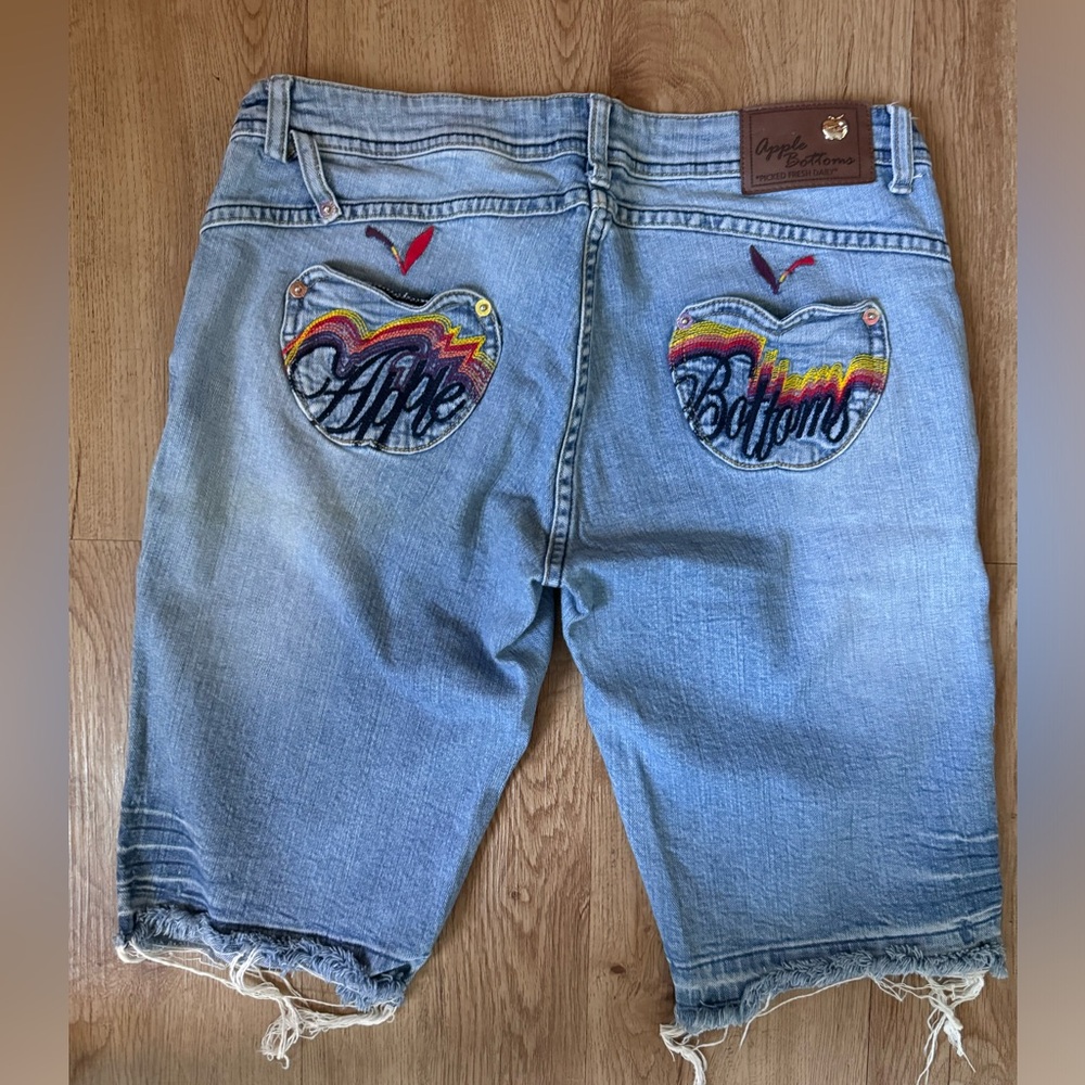 Apple Bottom capri shorts - Picture 2 of 4